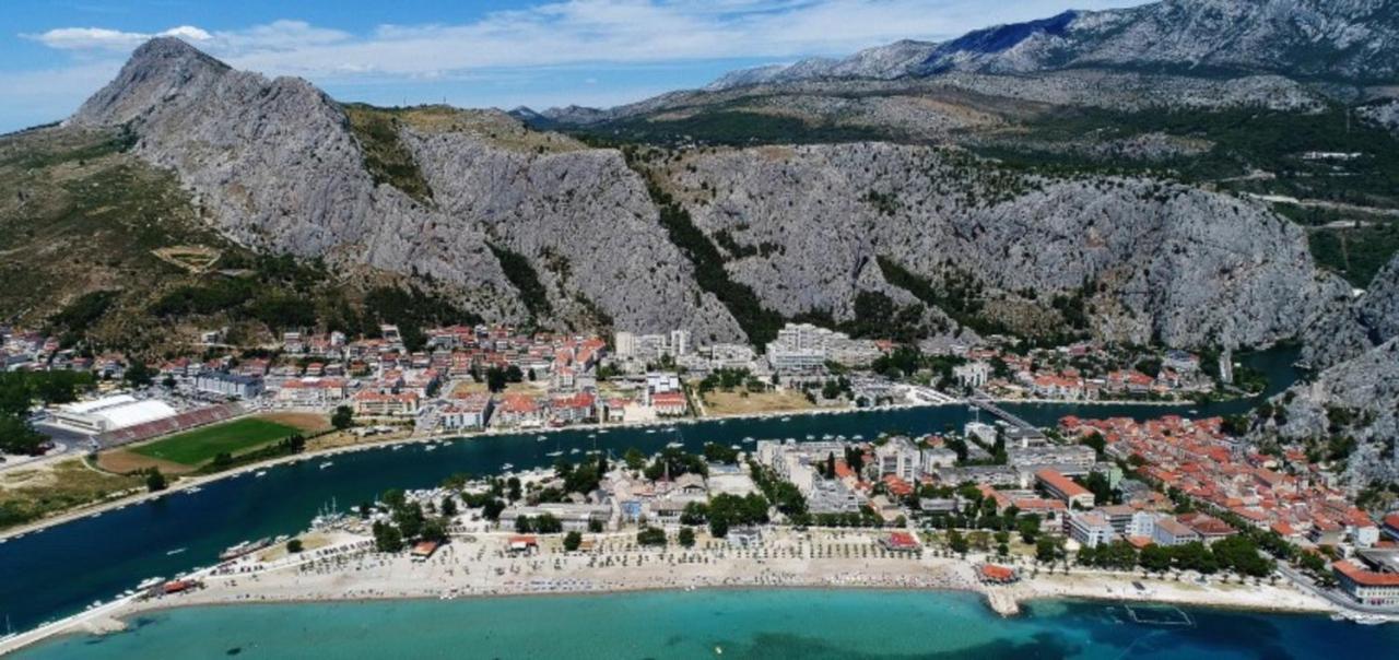 Apartman Gusar -Top Position, Close To The Center And The Beach, Fully Equipped Omiš Zewnętrze zdjęcie