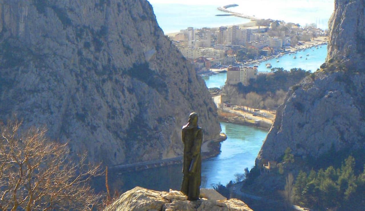 Apartman Gusar -Top Position, Close To The Center And The Beach, Fully Equipped Omiš Zewnętrze zdjęcie